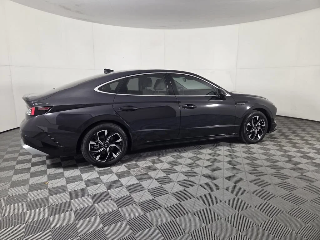 Used 2024 Carbon Blue Hyundai SEL image 4