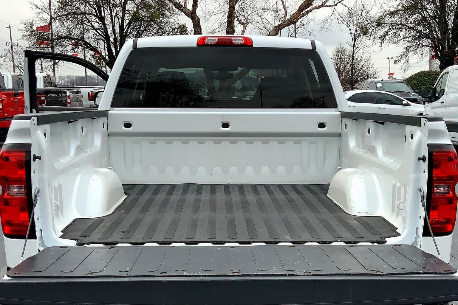 Used 2016 Iridescent Pearl Tricoat Chevrolet LT image 33