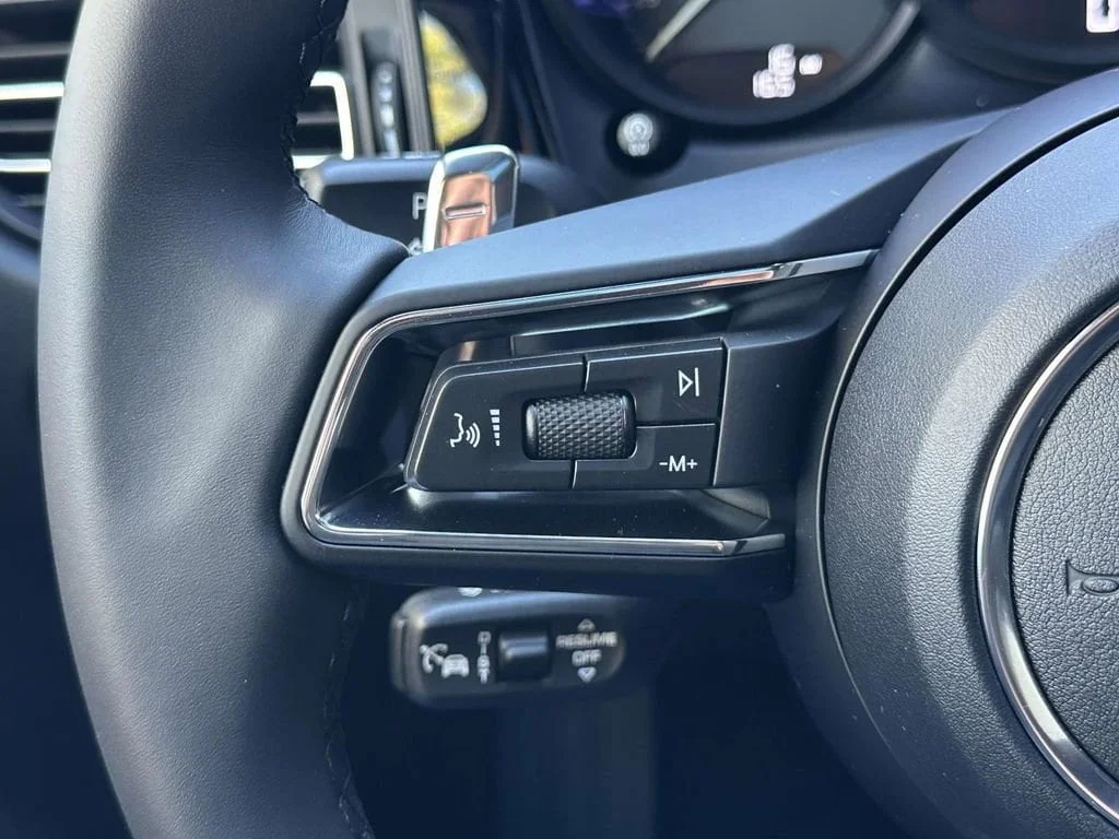 2026 Porsche Macan - Photo 21