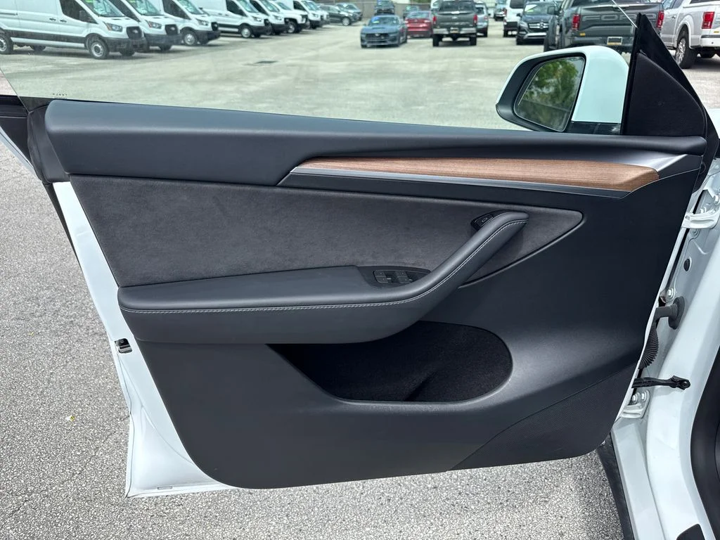 Used 2024  Tesla Long Range image 11