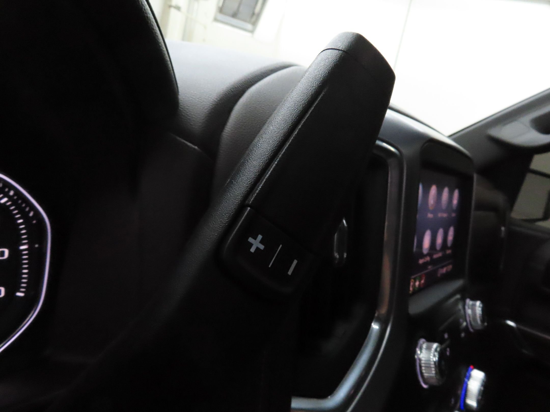 Used 2022 Blue GMC SLT image 16