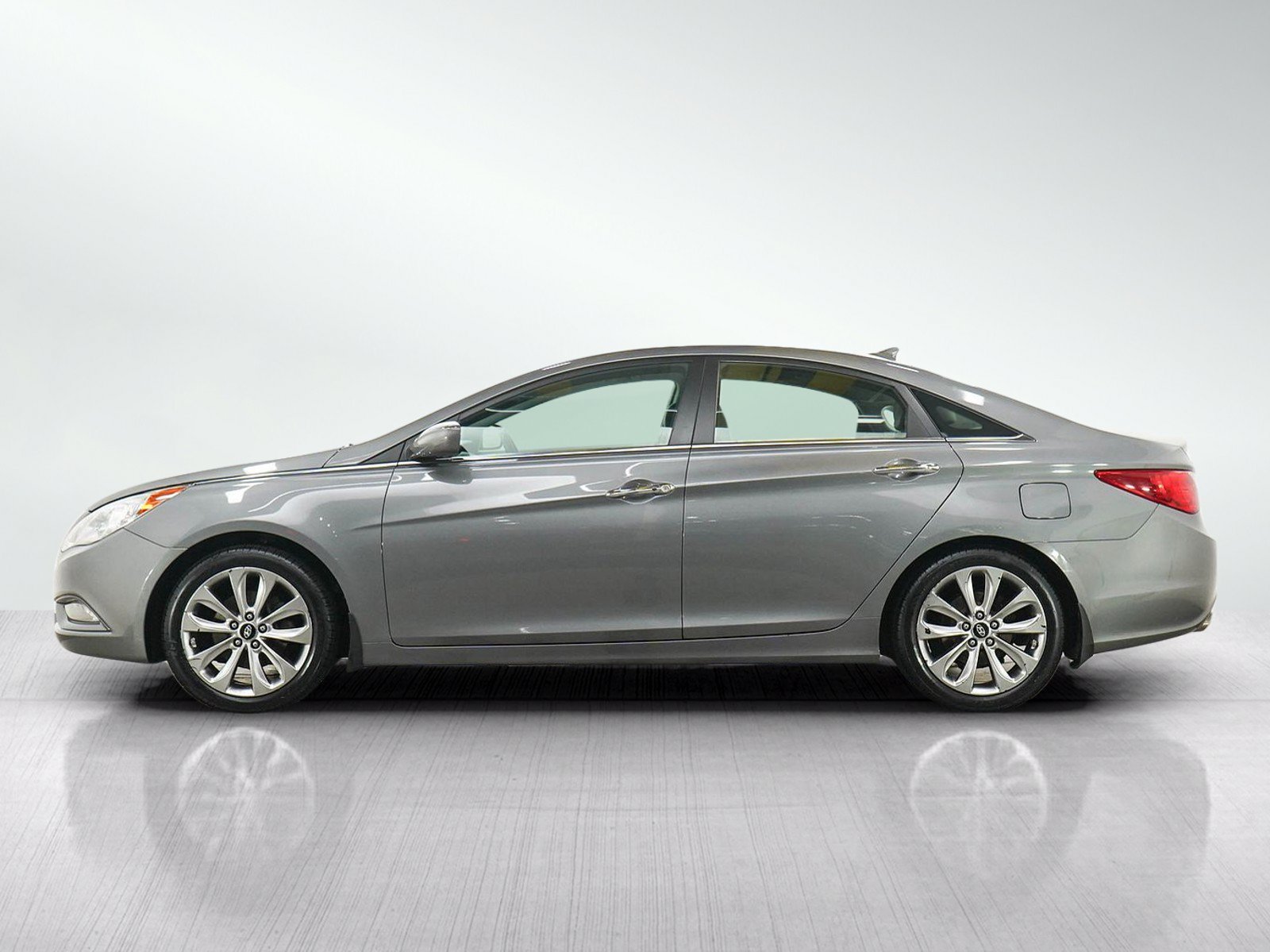 Used 2011 Hyundai Sonata SE with VIN 5NPEC4AC5BH143674 for sale in Burnsville, Minnesota