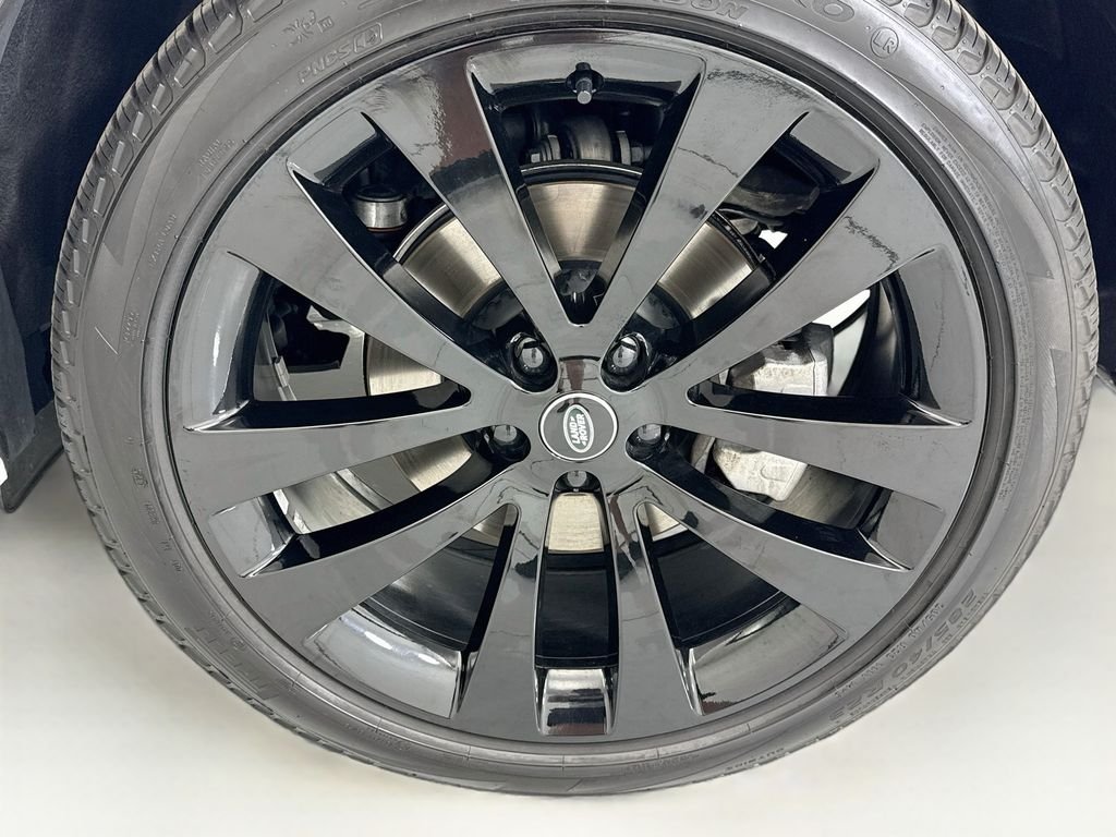 Certified Used 2025 Fuji White Land Rover Dynamic SE image 30