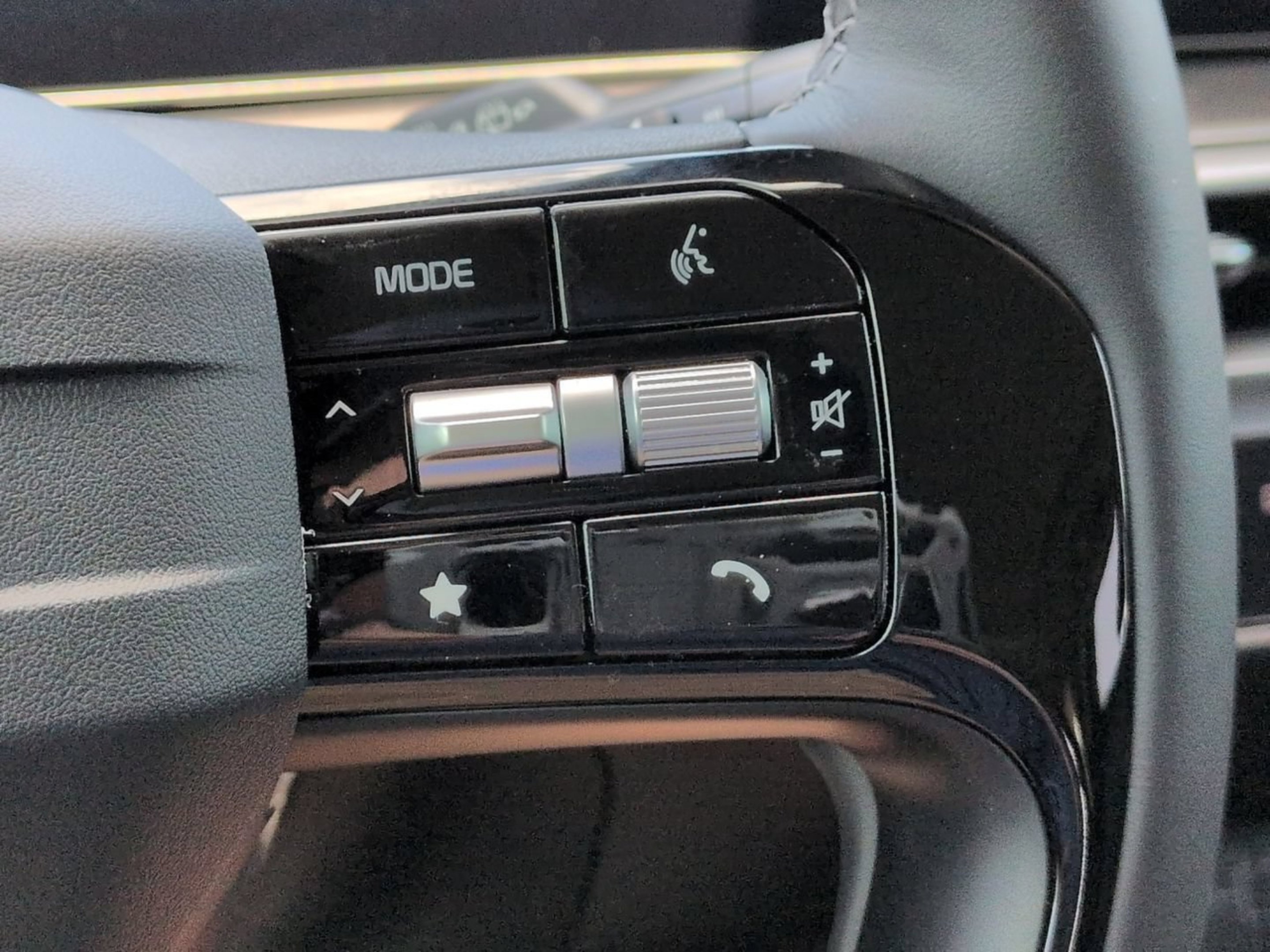 New 2026 Ivory Silver Kia S image 19