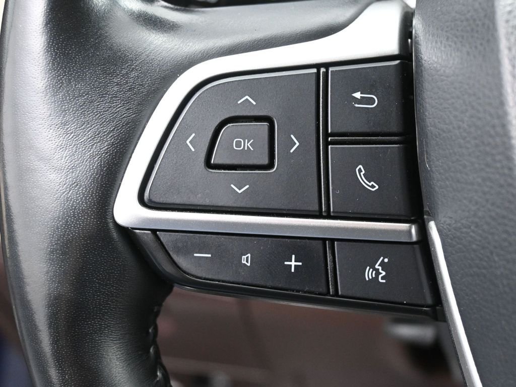 Used 2022  Toyota Limited image 18