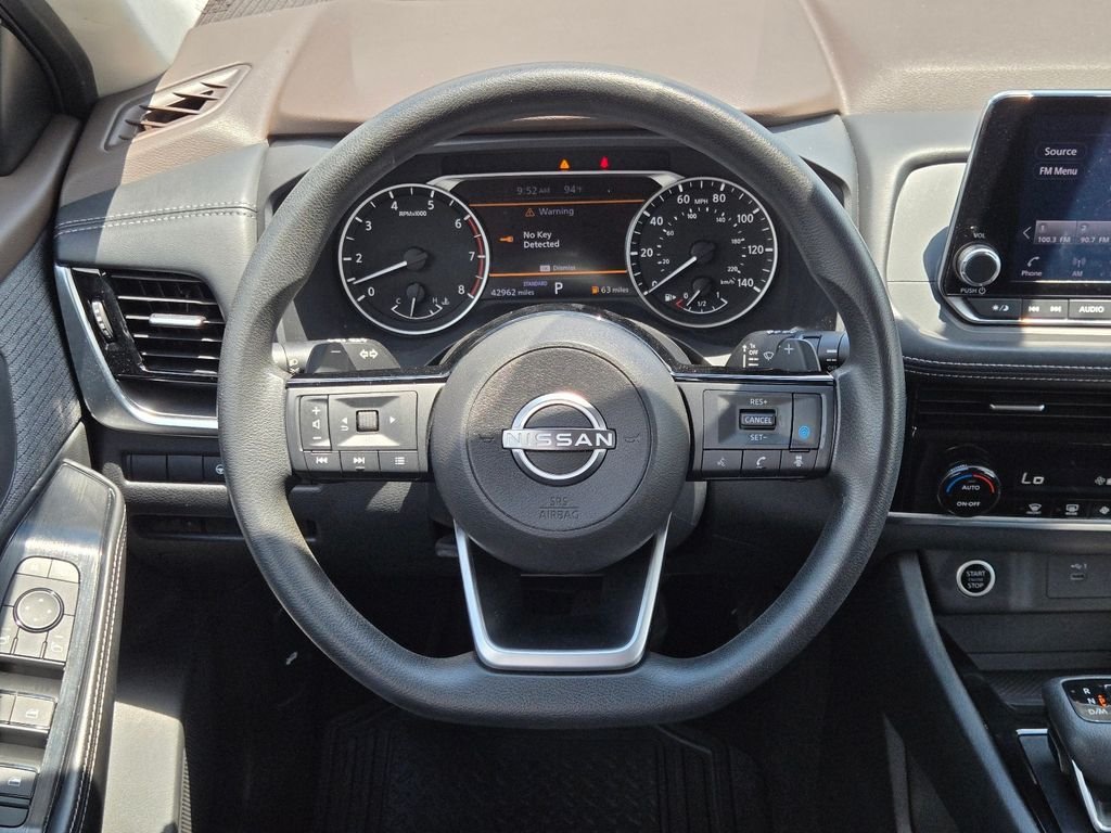 Used 2022 Red Nissan SV image 17