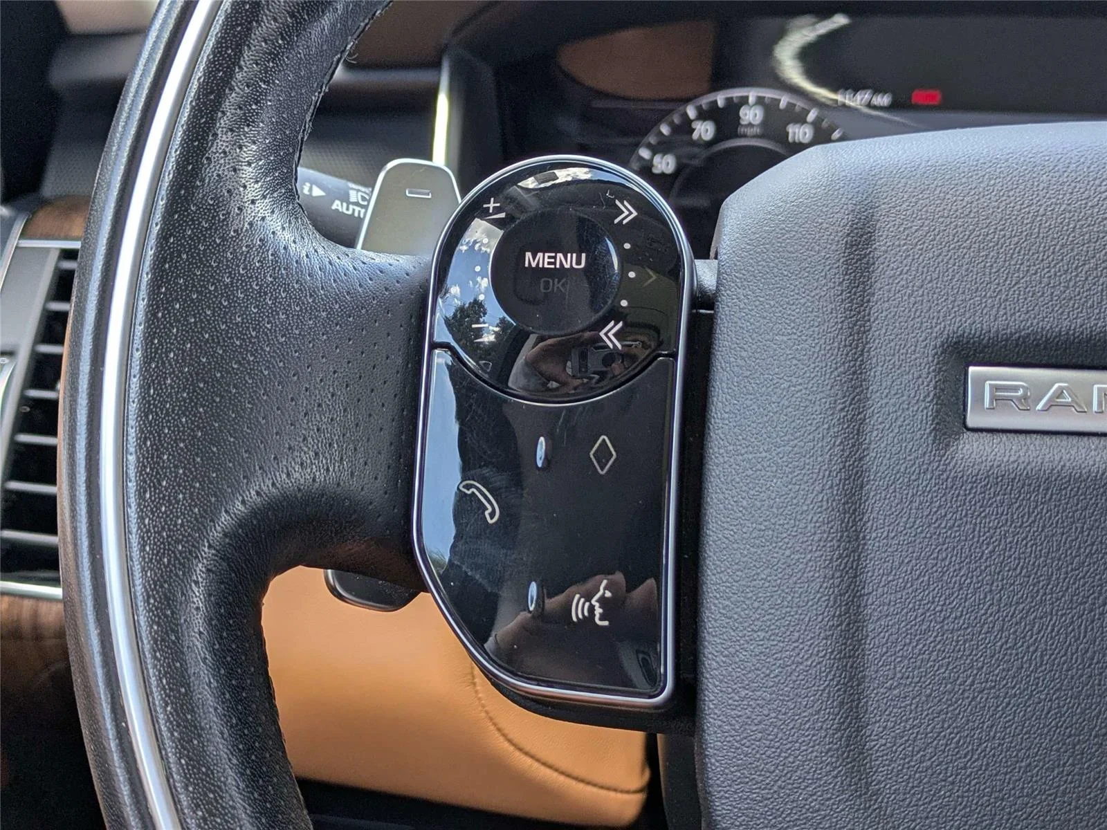 Used 2019 British Racing Green Metallic Land Rover Dynamic image 27
