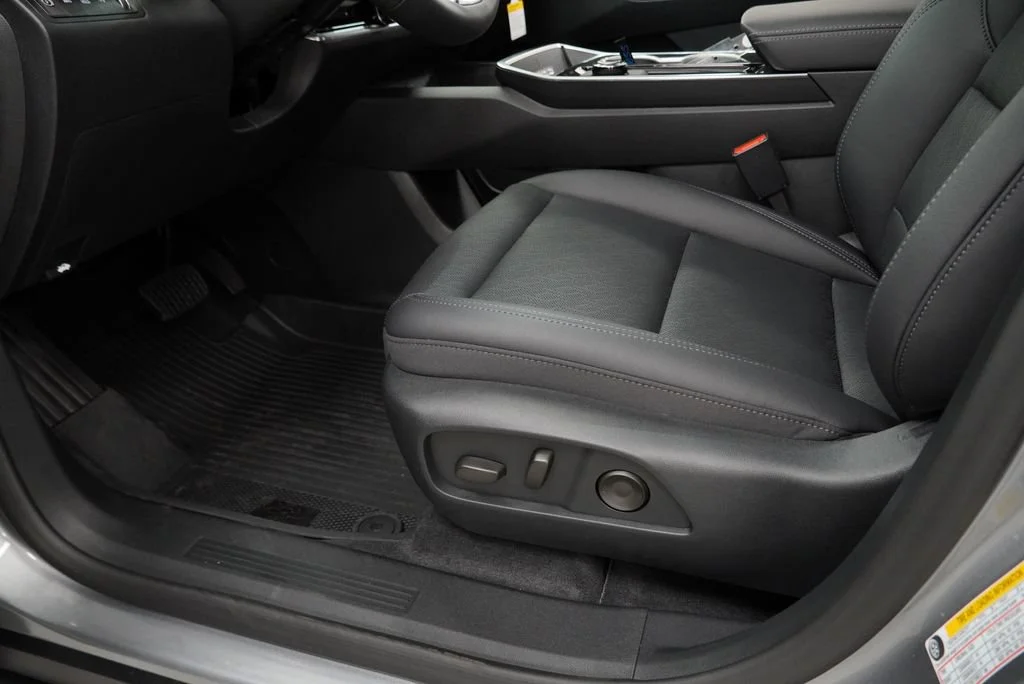 New 2027 Sterling Gray Metallic Chevrolet LT image 23
