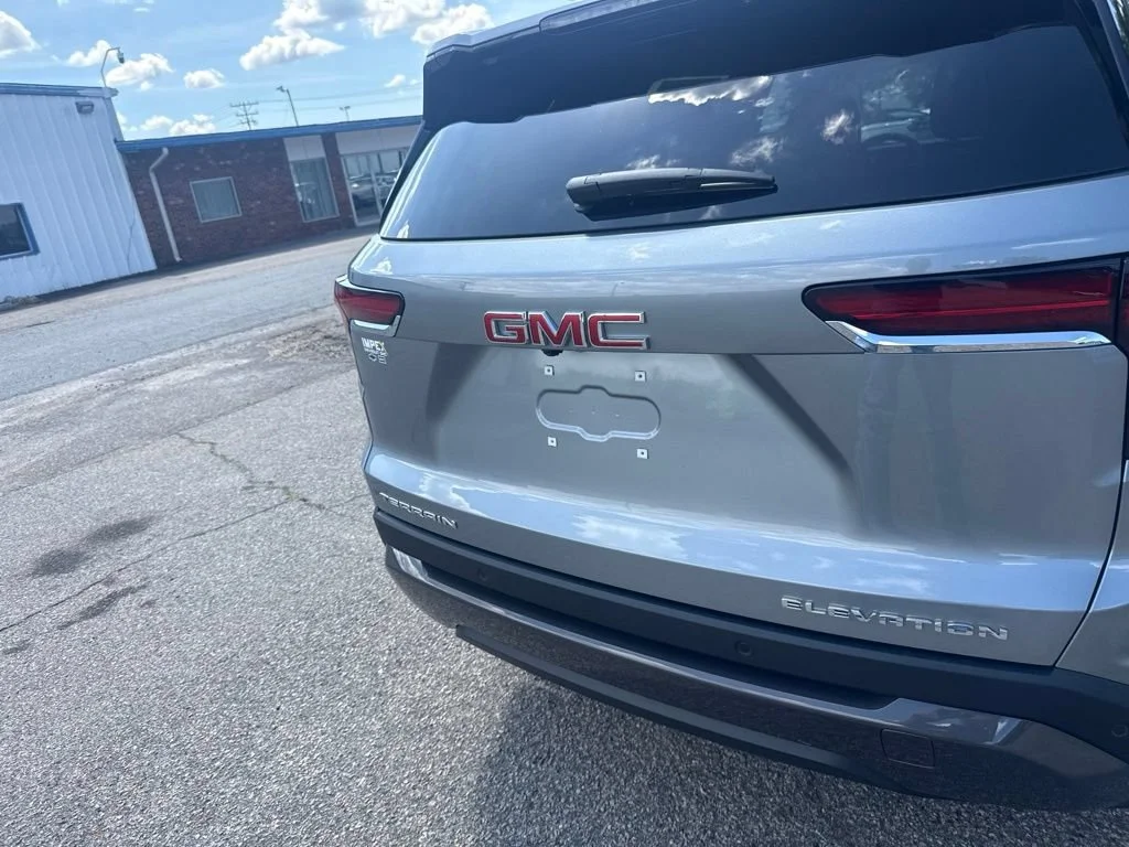 New 2027 Sterling Metallic GMC Elevation image 31