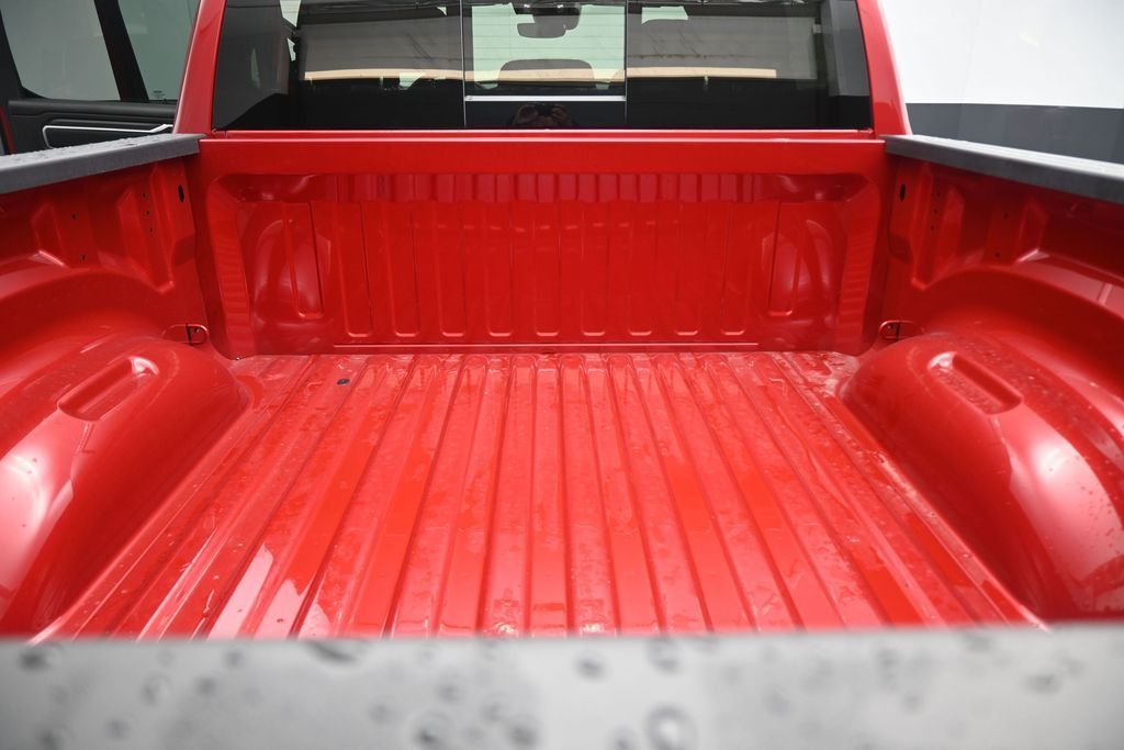 New 2026 Molten Red Pearl-Coat Exterior Paint RAM Big Horn/Lone Star image 12