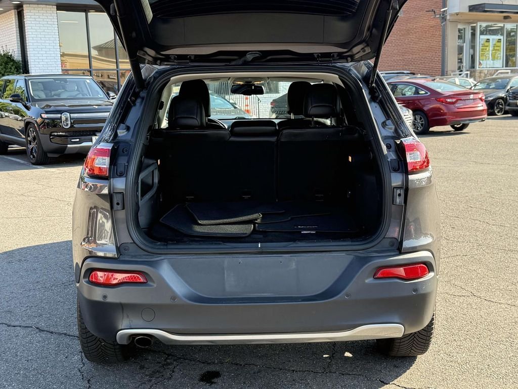 Used 2018 Gray Jeep Limited image 31