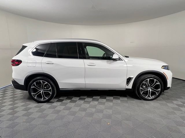 New 2026 White BMW sDrive40i image 8