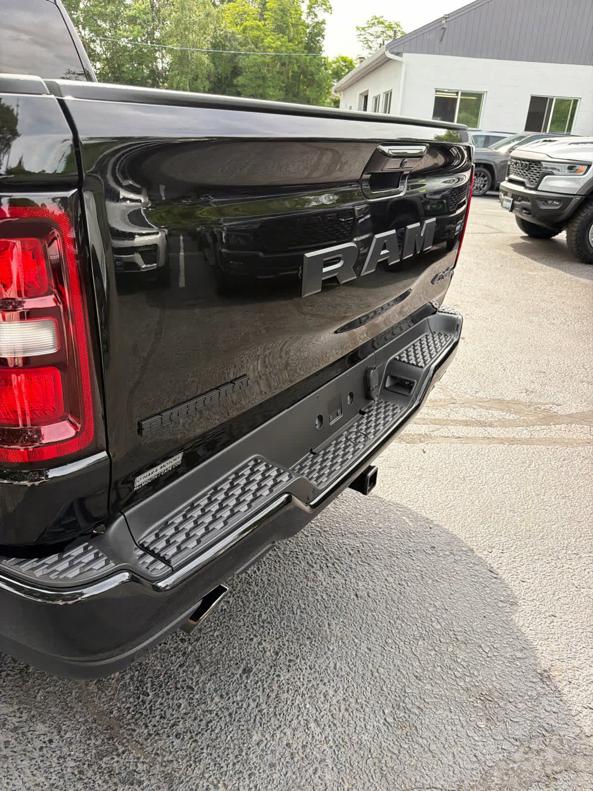 New 2026 Diamond Black Crystal Pearl-Coat Exterior Paint RAM Big Horn image 17