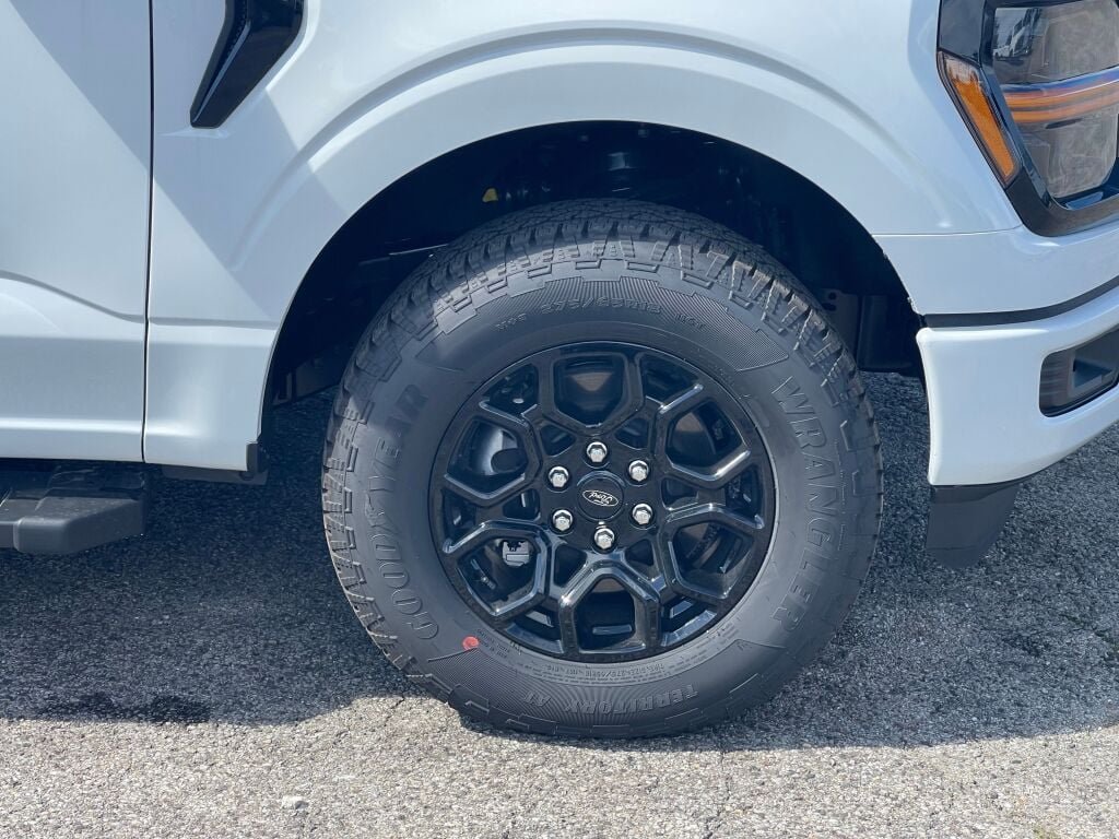New 2026 Oxford White Ford XLT image 23