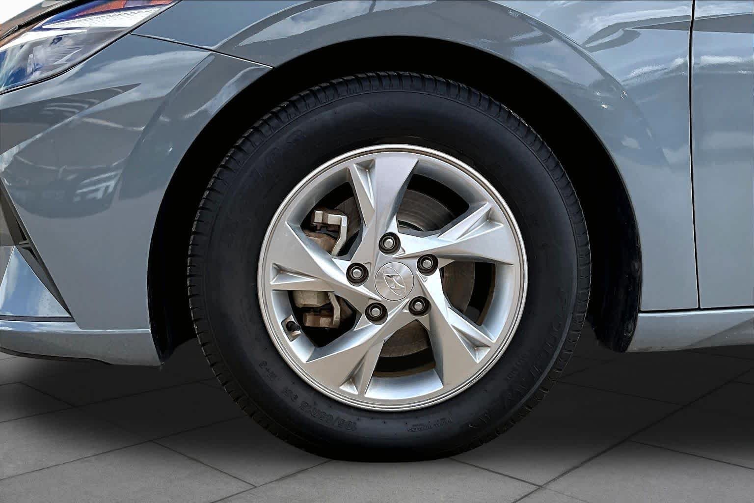 Used 2022 Electric Shadow Hyundai SE image 11