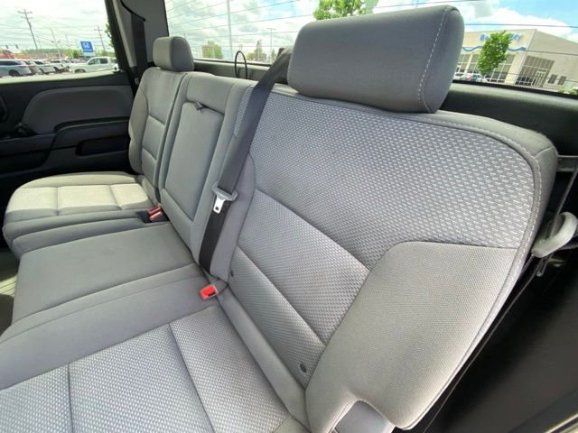 Used 2018 Silver Ice Metallic Chevrolet Custom image 23