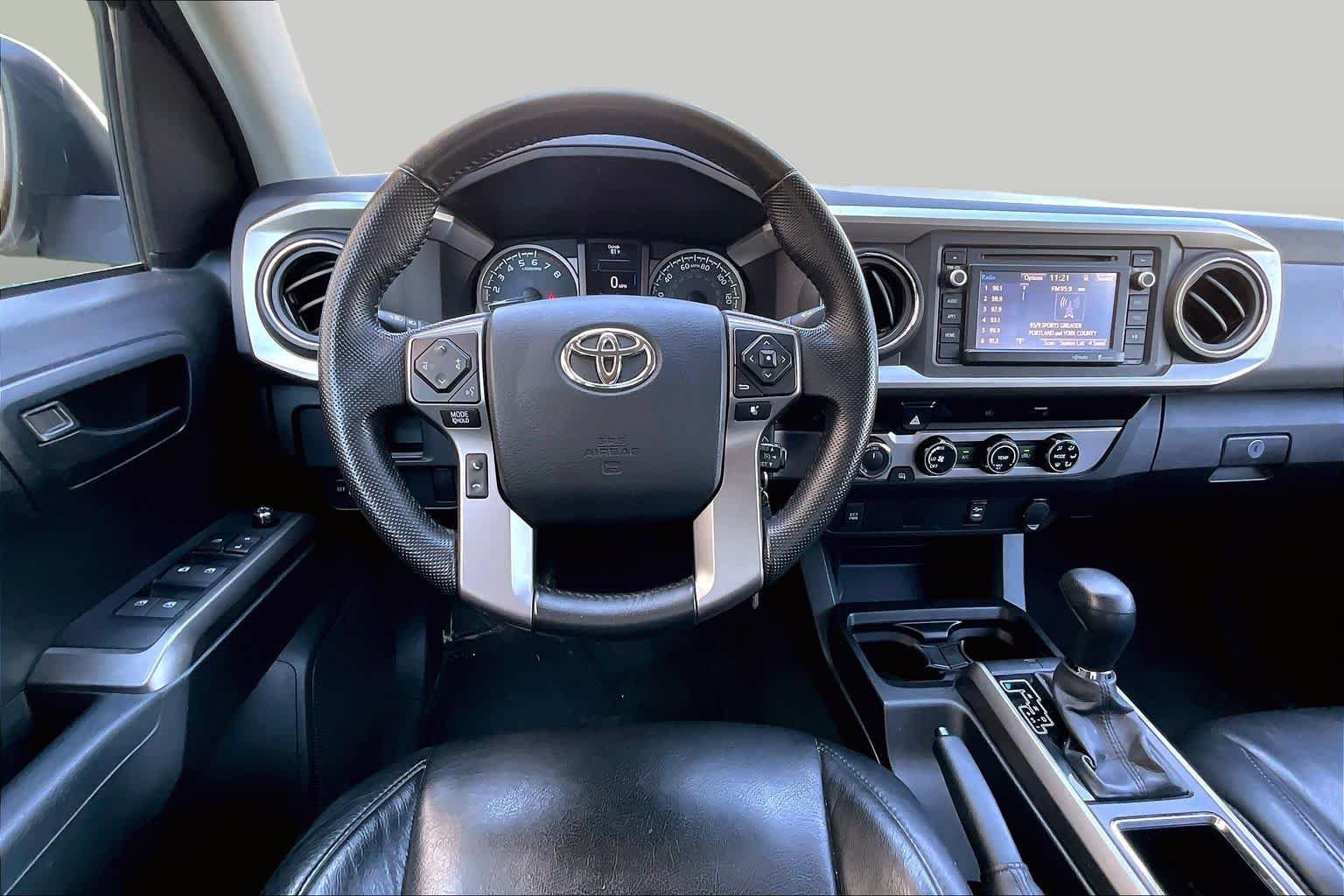 Used 2016 Super White Toyota SR5 image 6