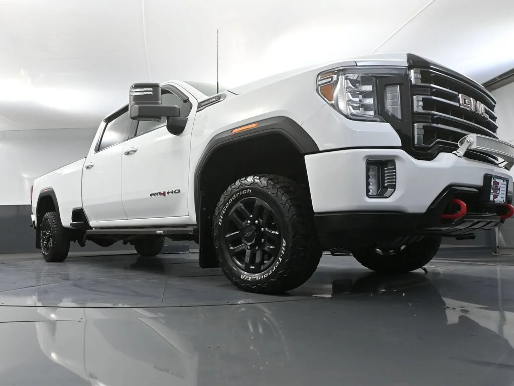Used 2022 White GMC AT4 image 45