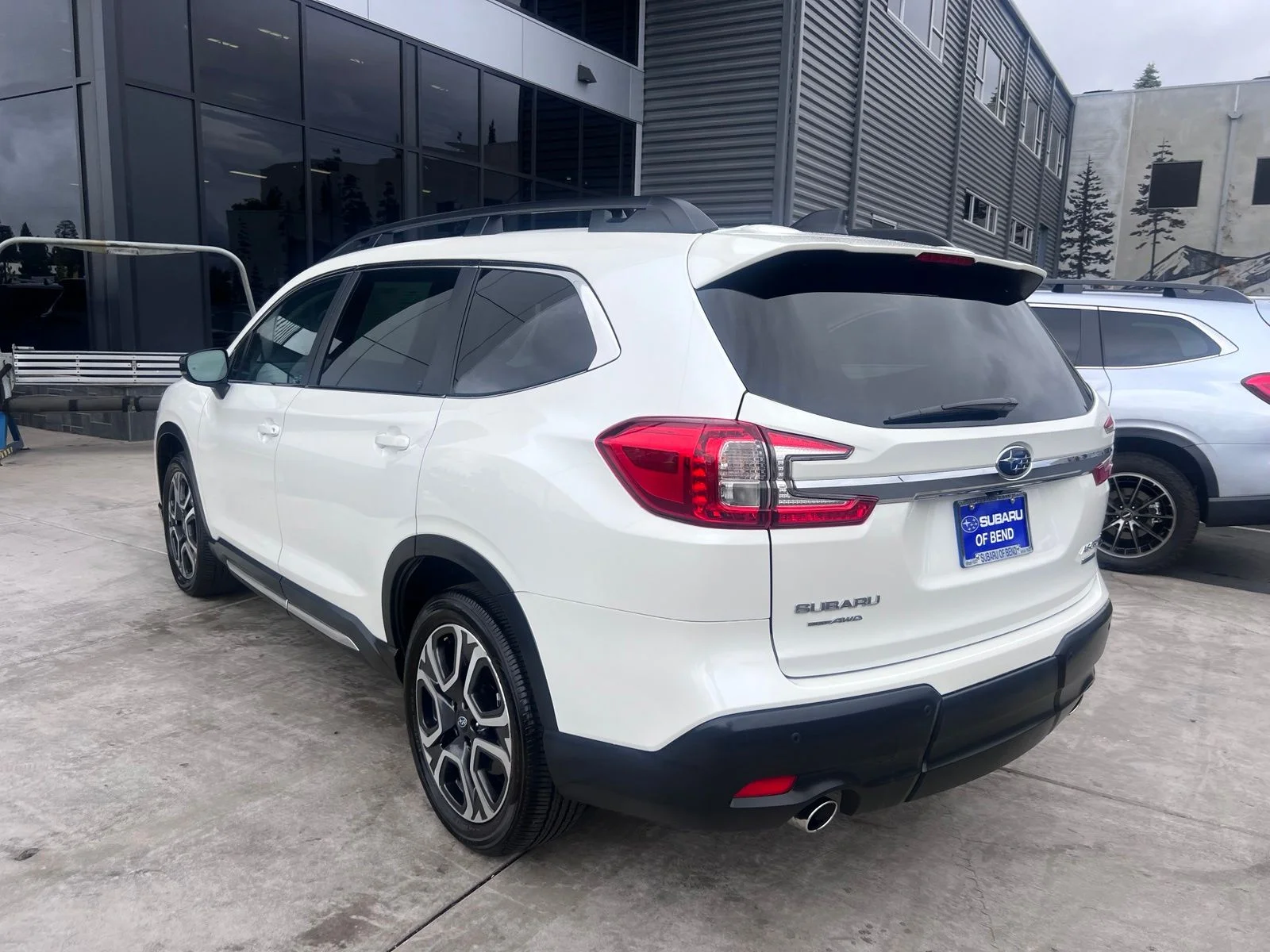 Used 2025 Crystal White Pearl Subaru Limited image 10
