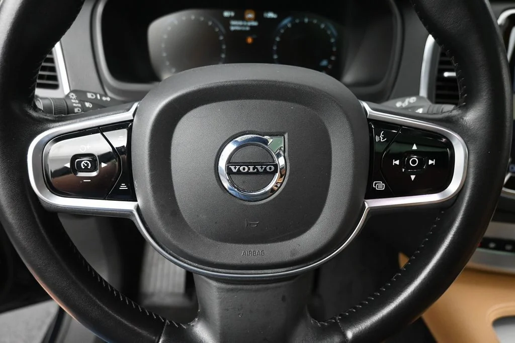 Certified Used 2017 Blue Volvo T6 Momentum image 19