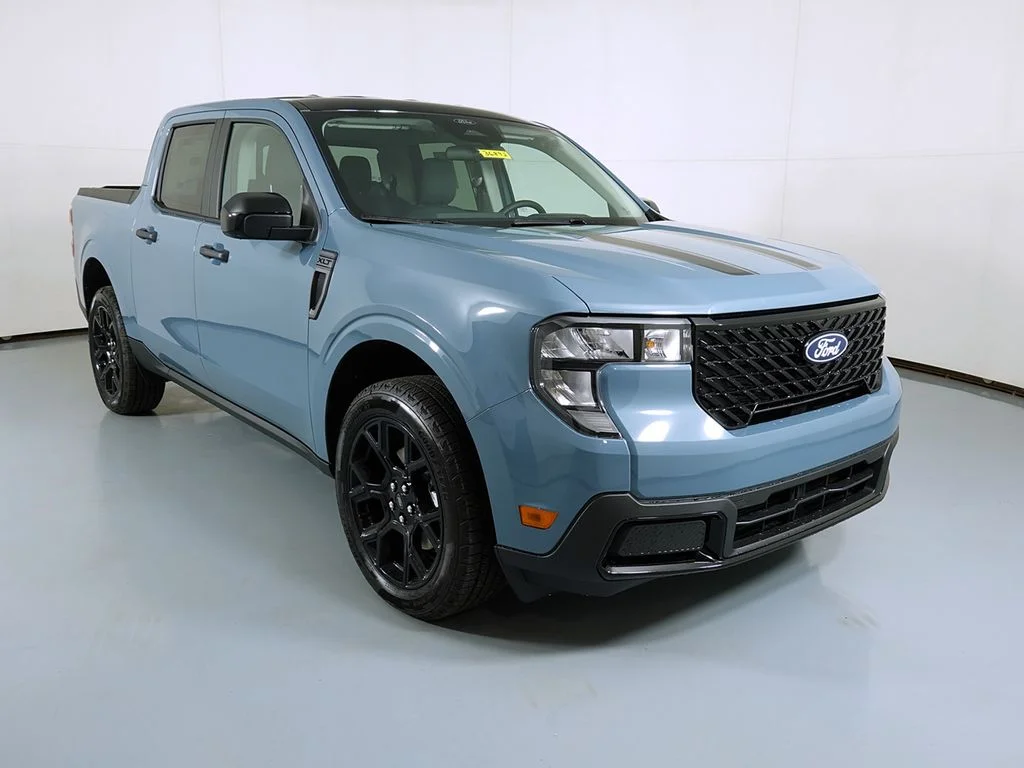 New 2026 Azure Gray Metallic Tri-Coat Ford XLT image 1