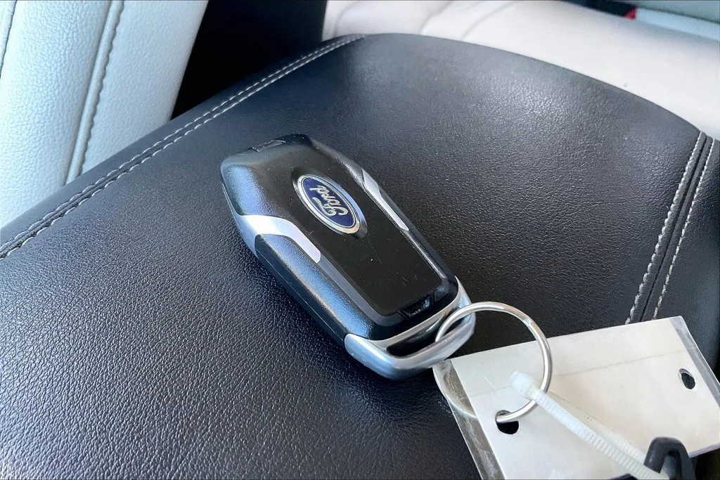 Used 2017 Blue Ford Titanium image 10
