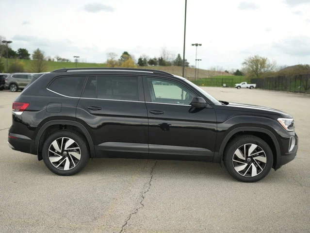 New 2026 Deep Black Pearl Volkswagen 2.0T SE W/TECHNOLOGY image 9