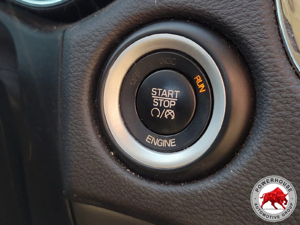 Used 2015 White Dodge SXT image 33