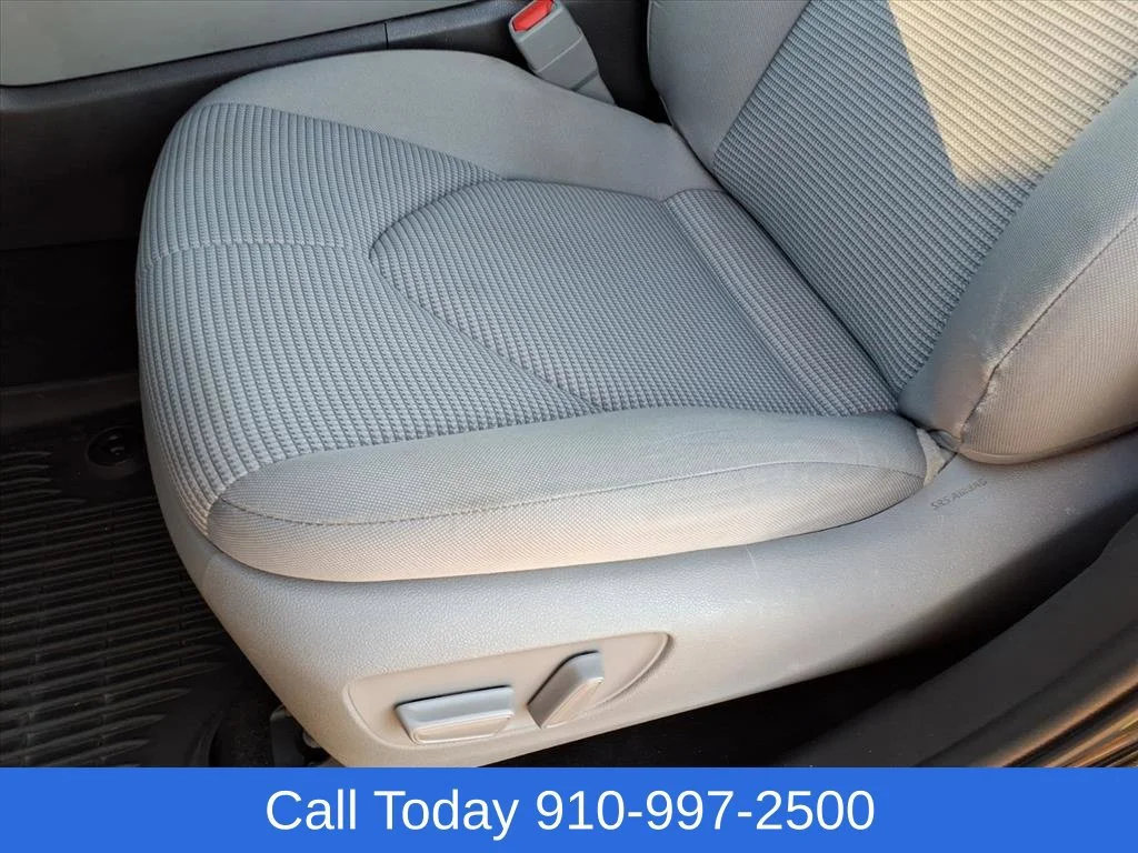 Used 2022 Black Toyota L image 10
