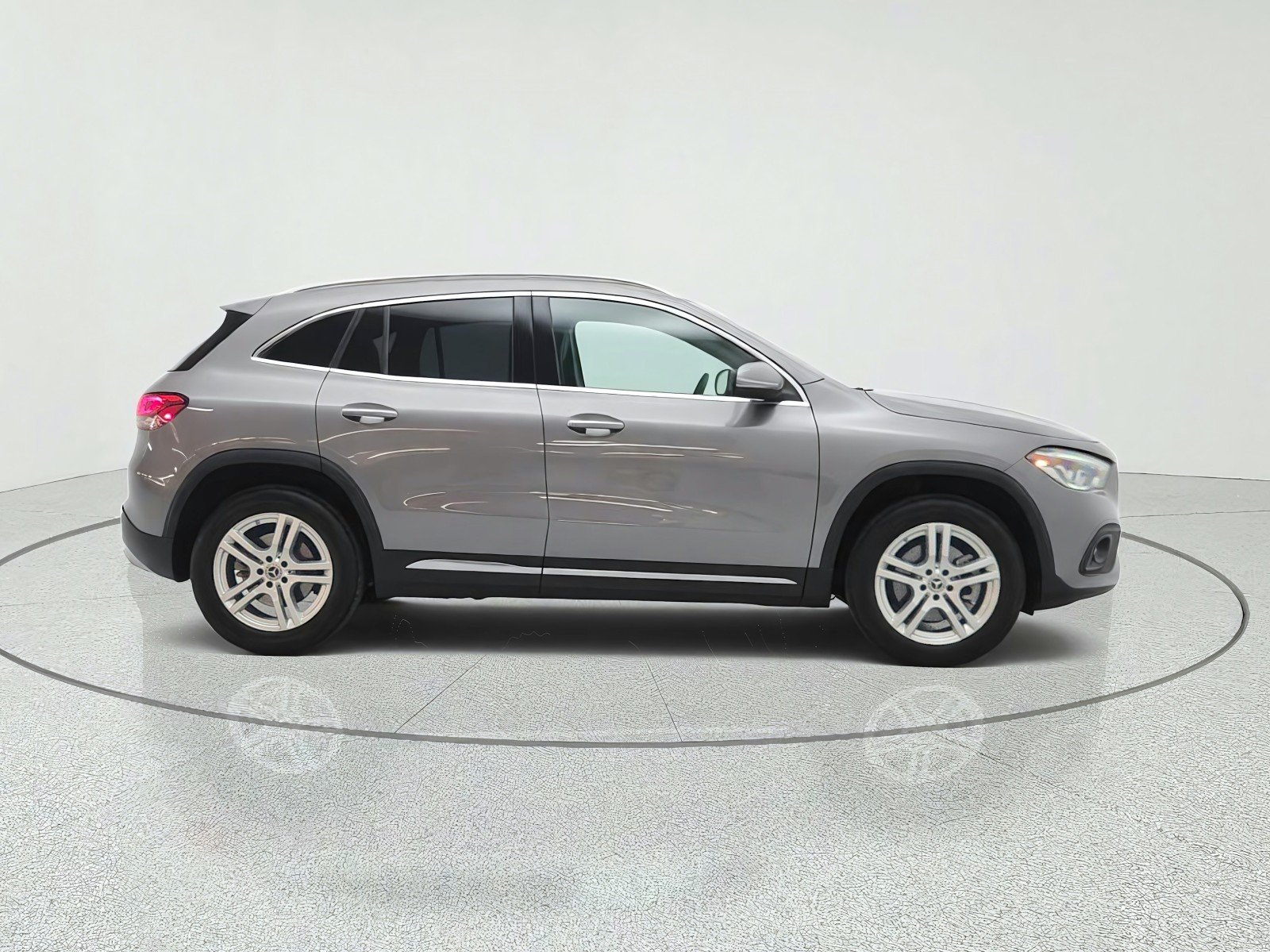 Used 2023 Mountain Grey Metallic Mercedes-Benz GLA 250 SUV image 4