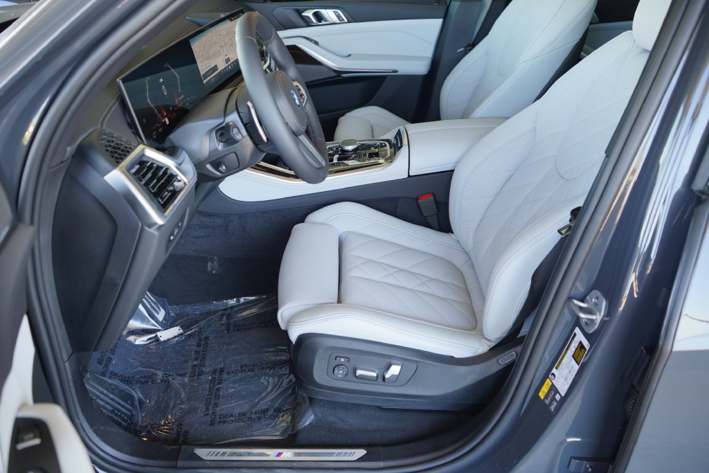 Used 2026 Dravit Gray Metallic BMW xDrive50e image 12