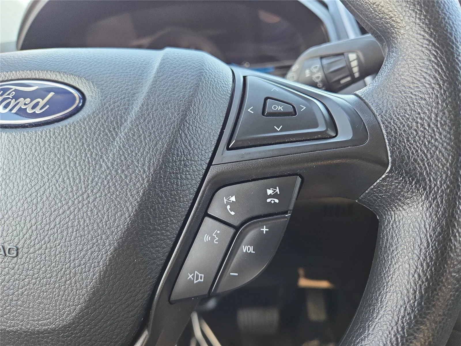 Used 2023 Iconic Silver Ford SE image 14
