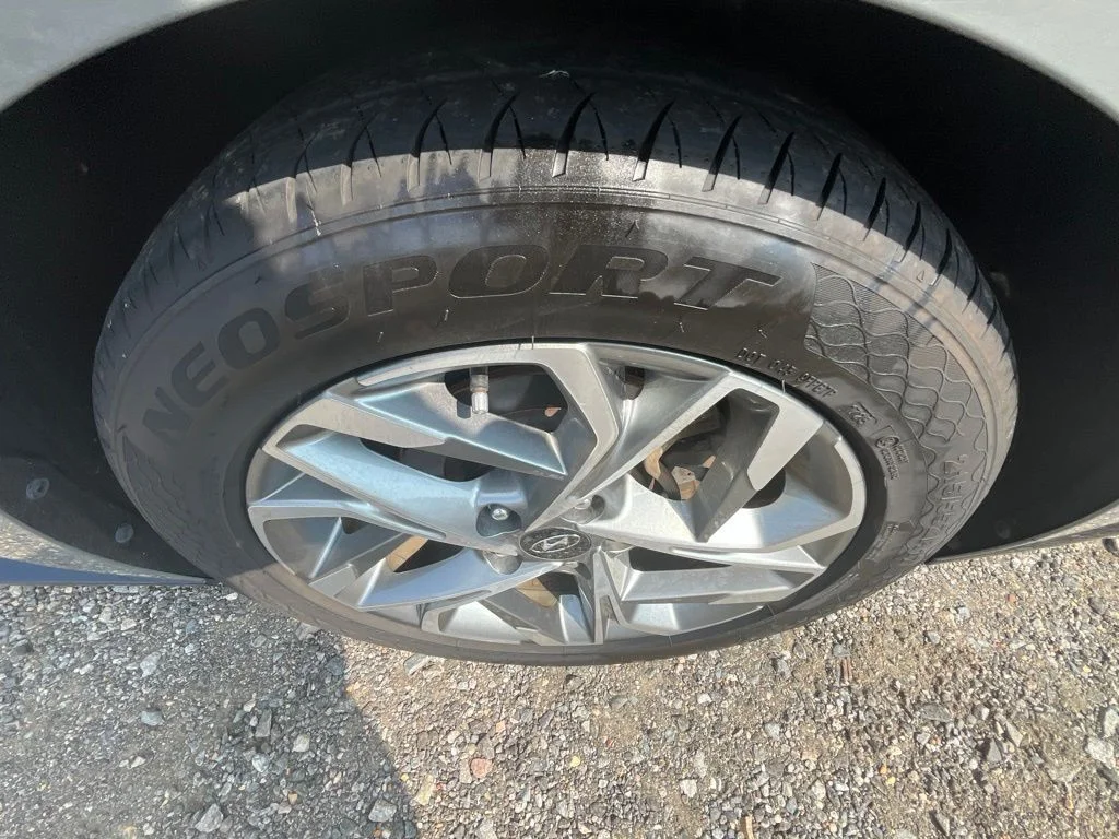 Used 2022 Gray Hyundai SEL image 27