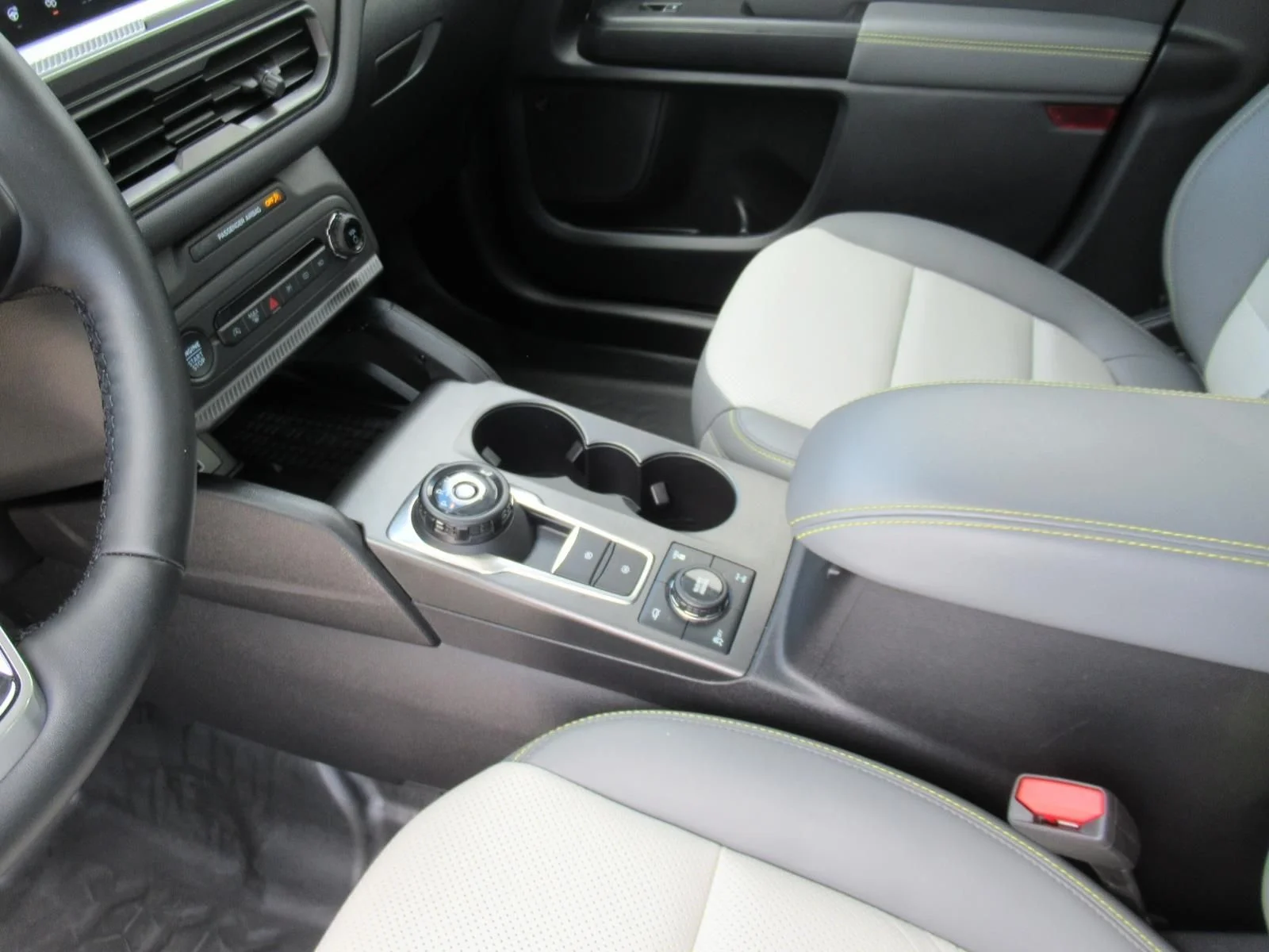 Used 2025 White Ford Badlands image 17