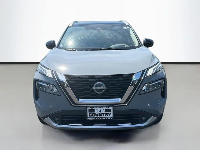 Used 2022 Gray Nissan Platinum image 2