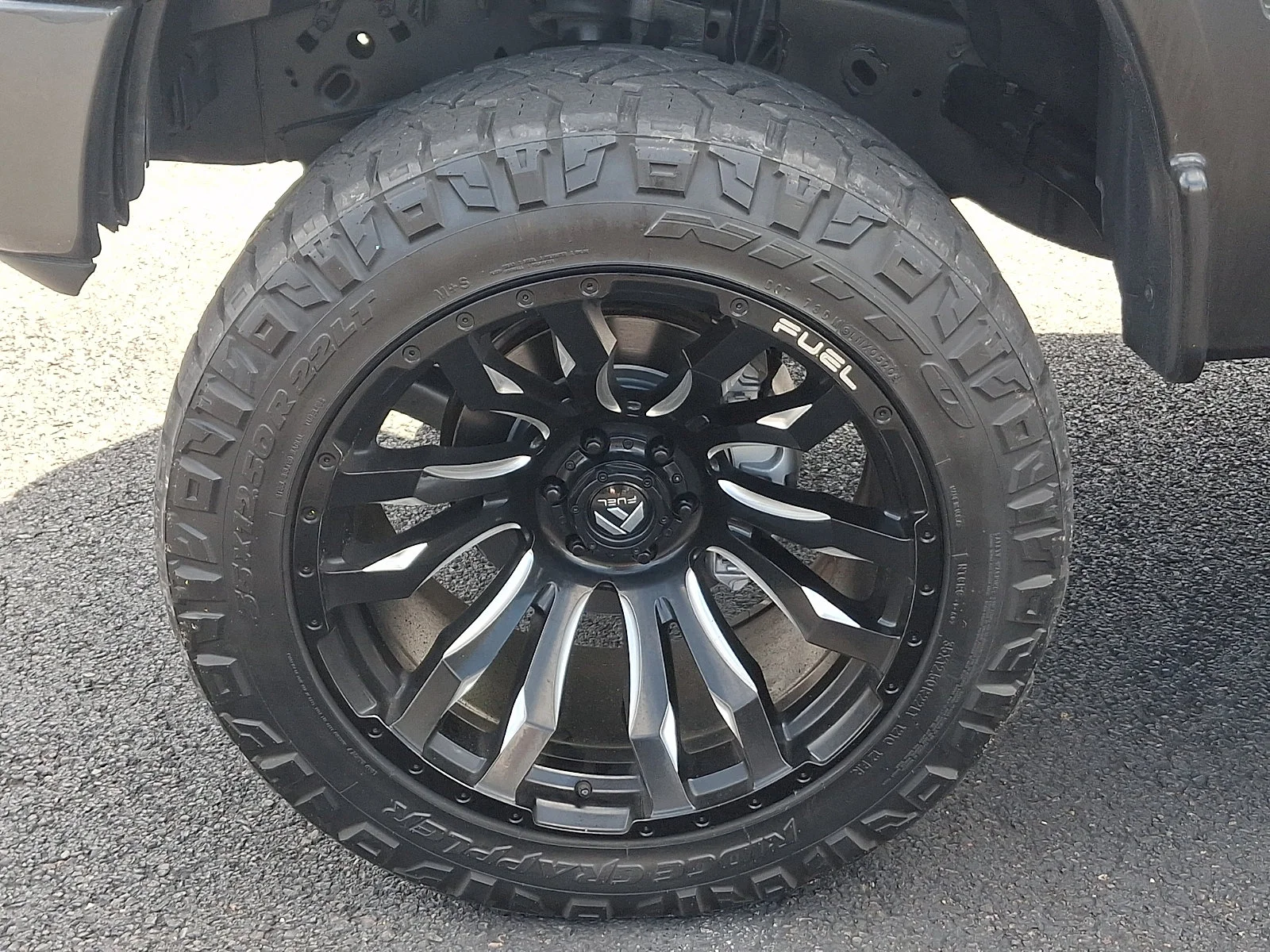 Used 2019 Magnetic Metallic   J7 Ford LARIAT image 28