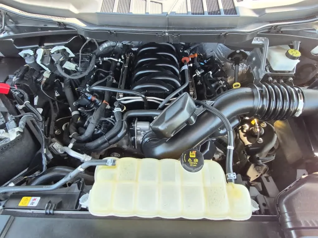 Certified Used 2023 Oxford White Ford XLT image 19