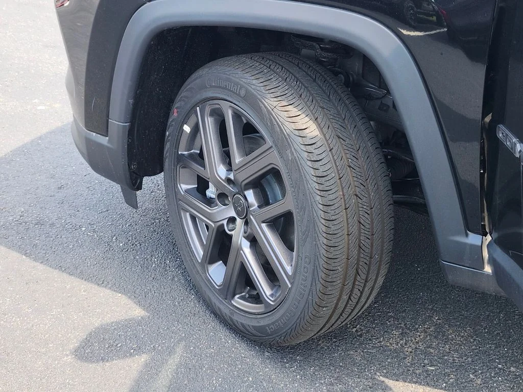 New 2026 Diamond Black Crystal Pearlcoat Jeep Limited image 35