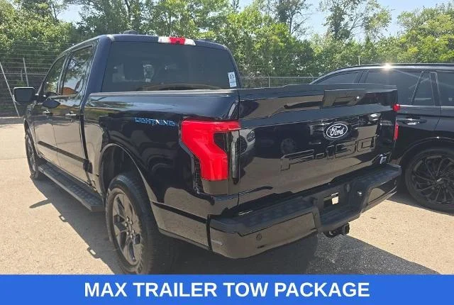 Used 2024 Blue Metallic Ford XLT image 5