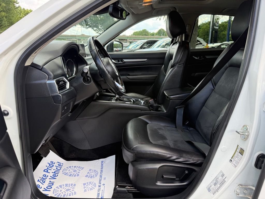 Used 2017 White Mazda Touring image 21