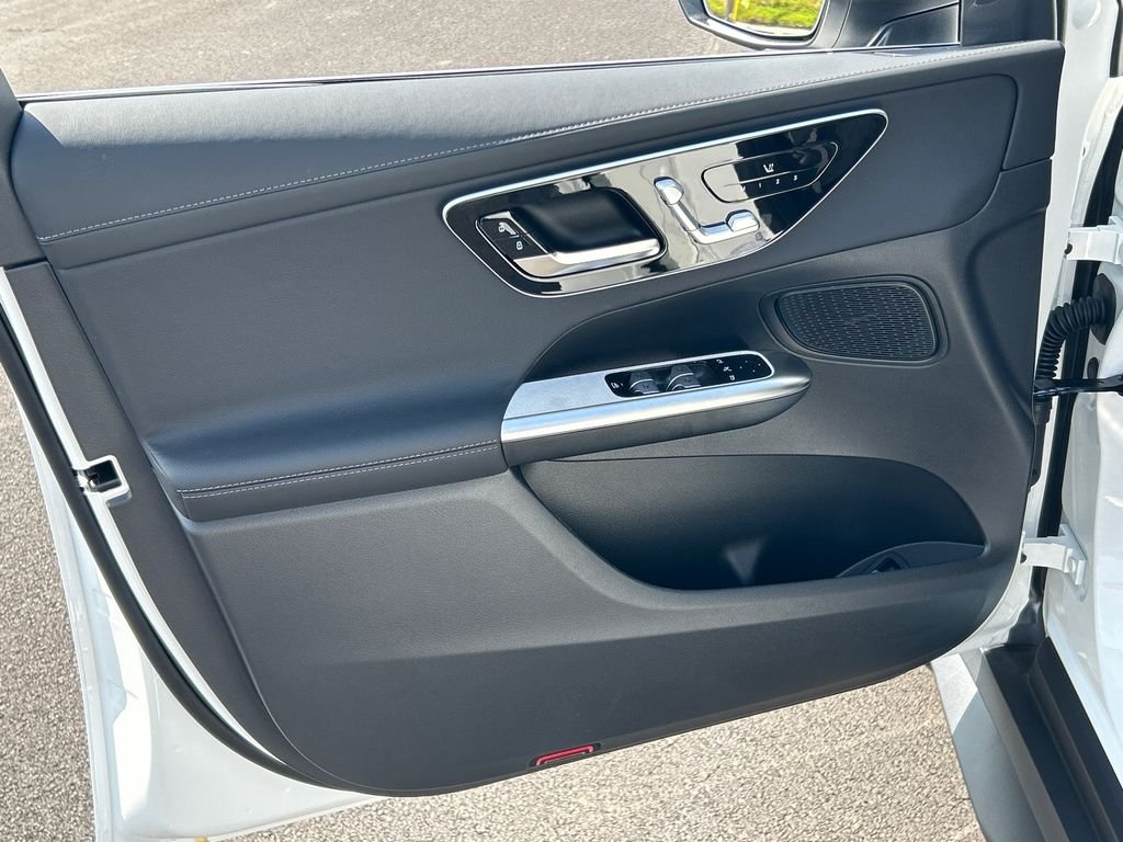 New 2026 Polar White Mercedes-Benz GLC300 image 10