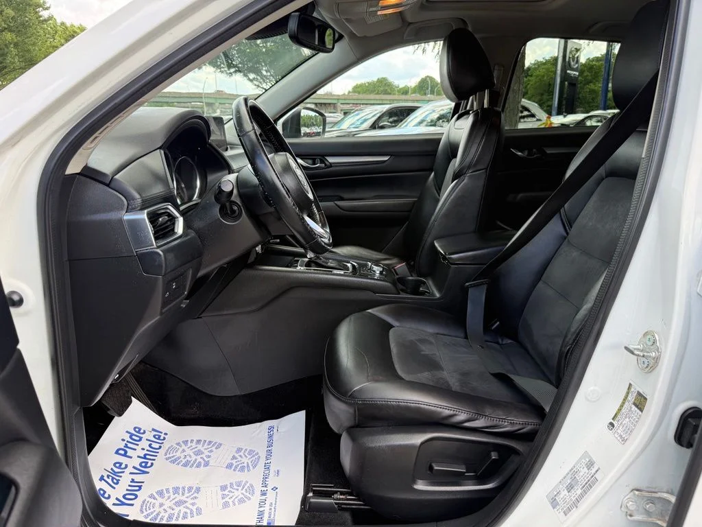 Used 2017 White Mazda Touring image 21
