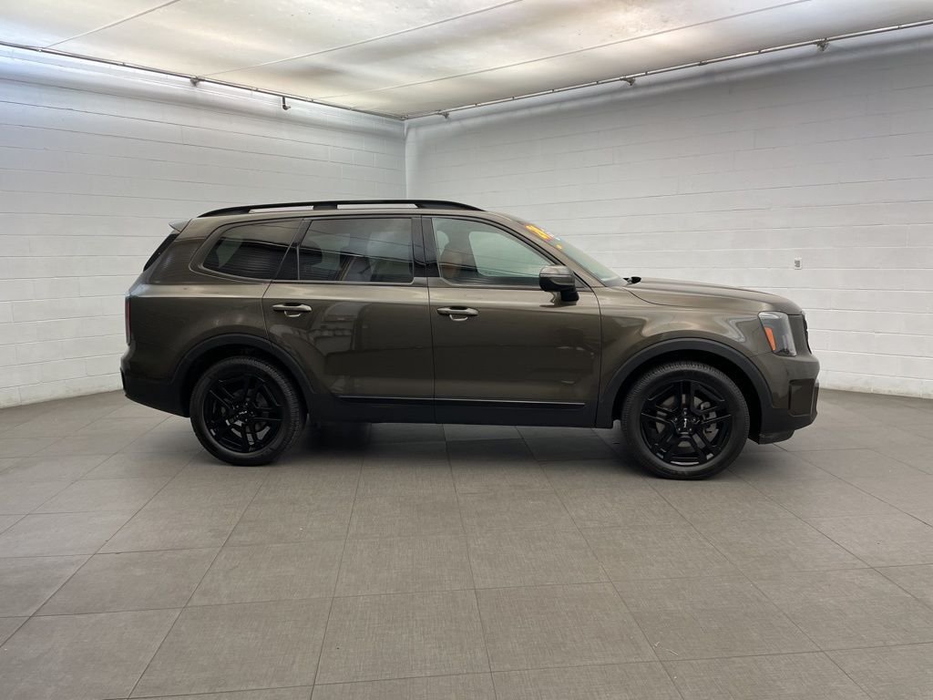 Used 2024 Green Kia EX X-Line image 4