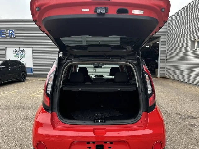 Used 2018 Red Kia Plus image 21
