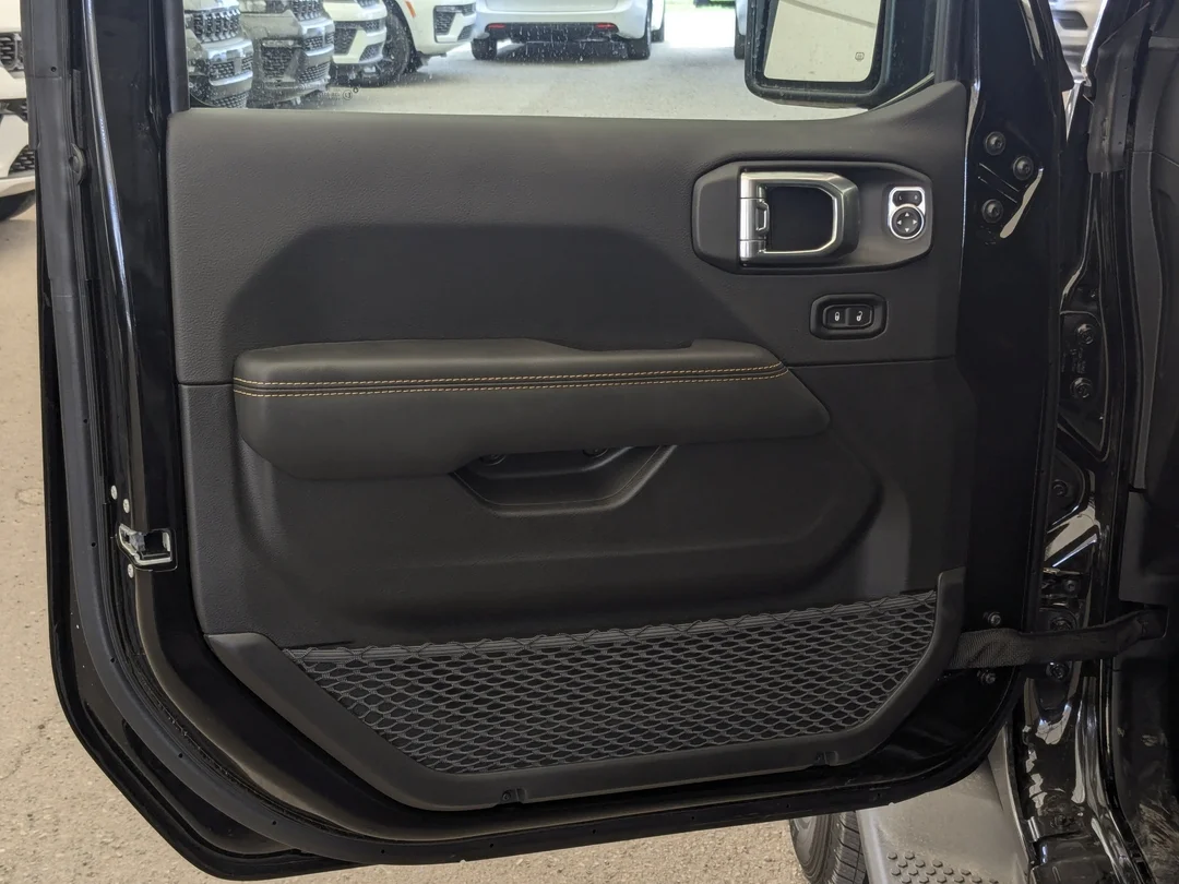 New 2026 Black Jeep Sahara - - 4x4 - Body- Color Top - Side Steps - 2.0L Turbo - Remote Start & More! image 12