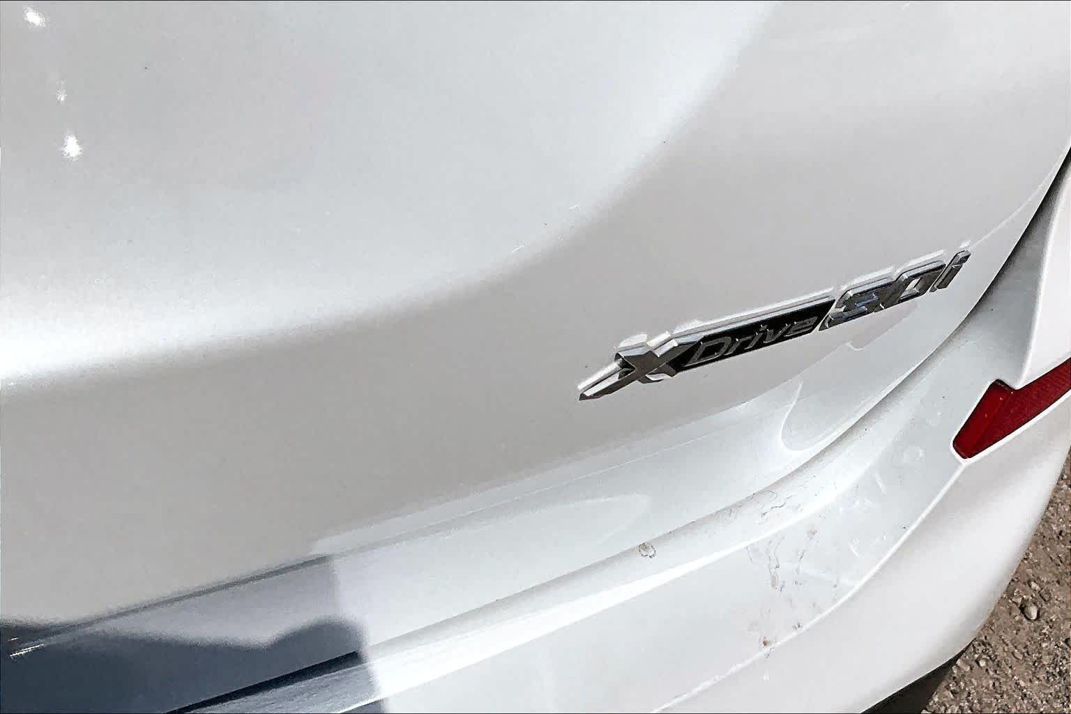 Used 2021 Mineral White Metallic BMW xDrive30i image 8
