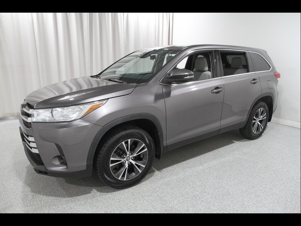 2019 Toyota Highlander LE - Photo 3