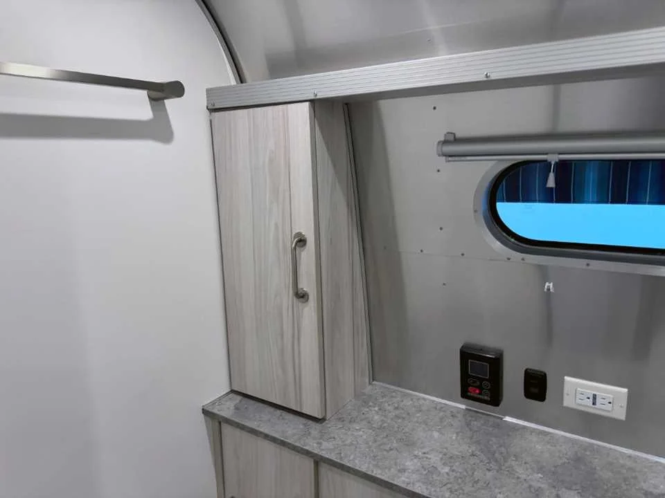 Used 2022 SILVER AIRSTREAM  image 33