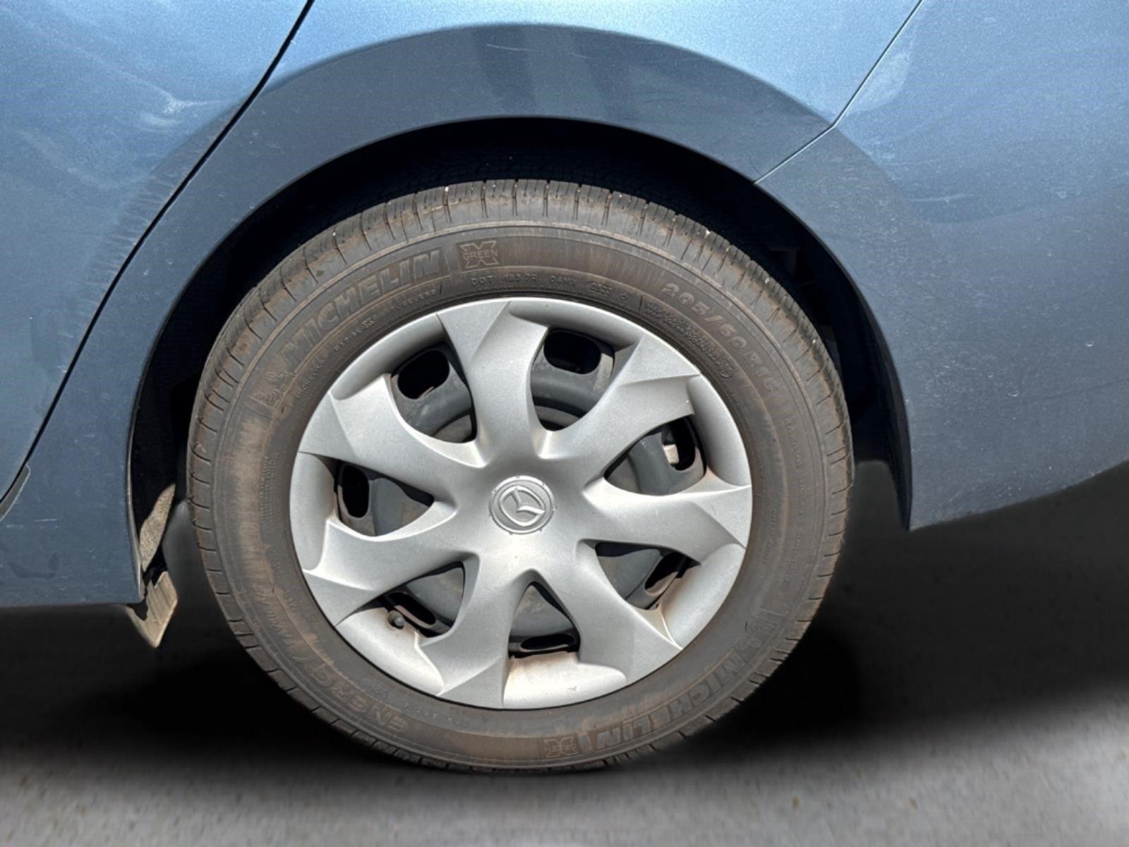Used 2015 Blue Reflex Mica Mazda i Sport image 8