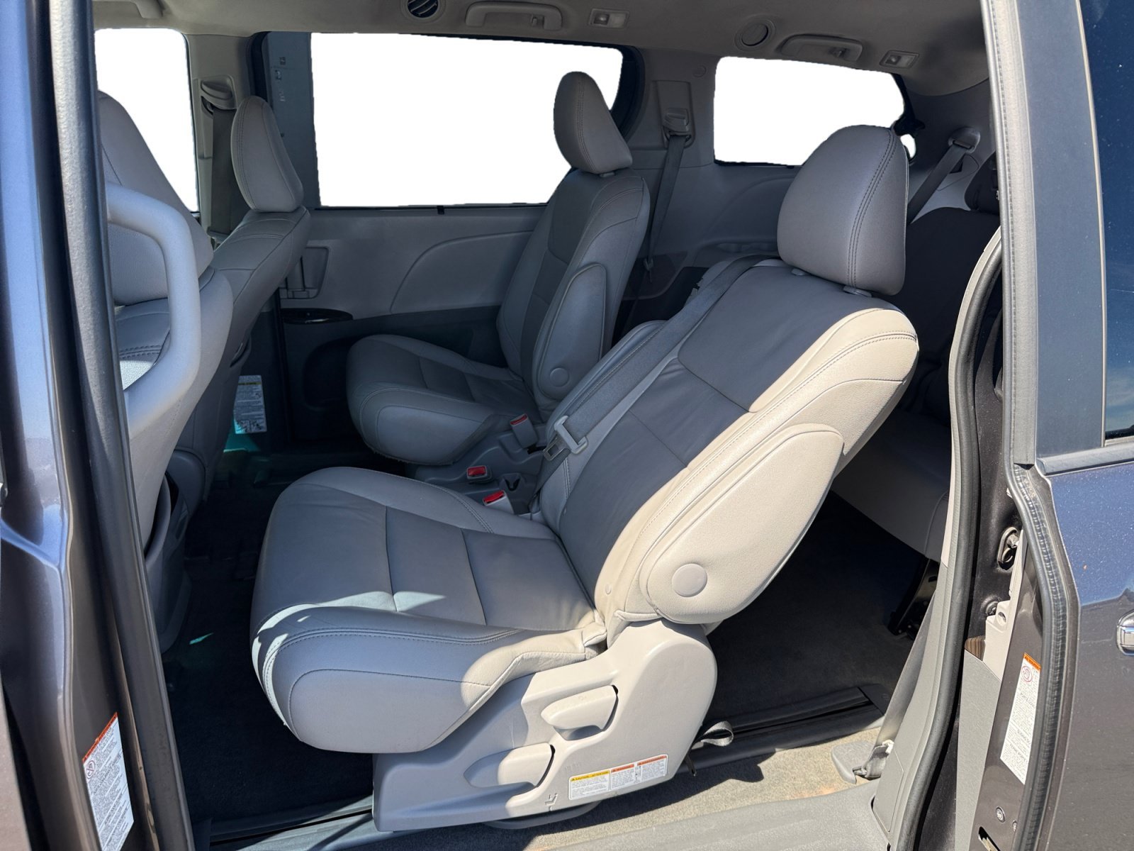 Used 2015 Predawn Gray Mica Toyota XLE image 16